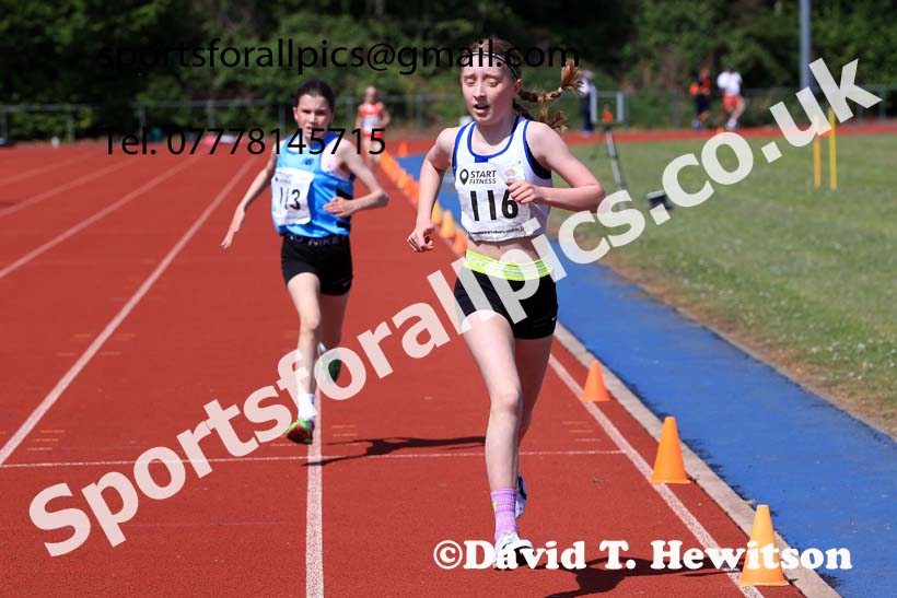 Girls under-13s 1500 metres, 2025 North Eastern Track and Field Champs., Shildon, County Durham. Photo: David T. Hewitson/Sports for All Pics